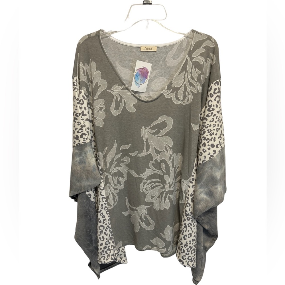 ODDY Women’s Top Size 2-3X. New with tags.  Measurements in pictures.